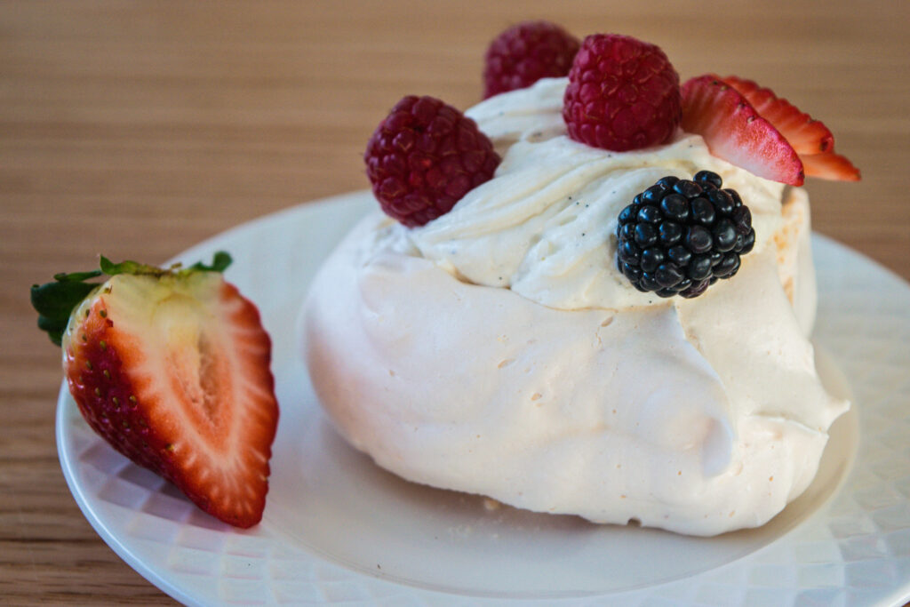pavlova dessert
